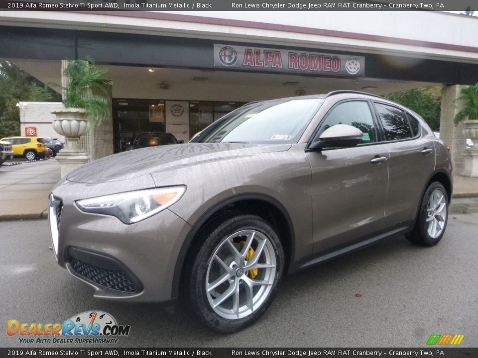 Front 3/4 View of 2019 Alfa Romeo Stelvio Ti Sport AWD Photo #2