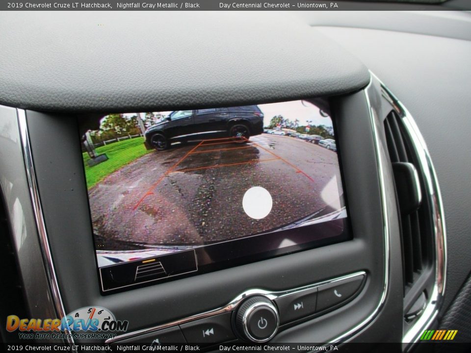 Controls of 2019 Chevrolet Cruze LT Hatchback Photo #11