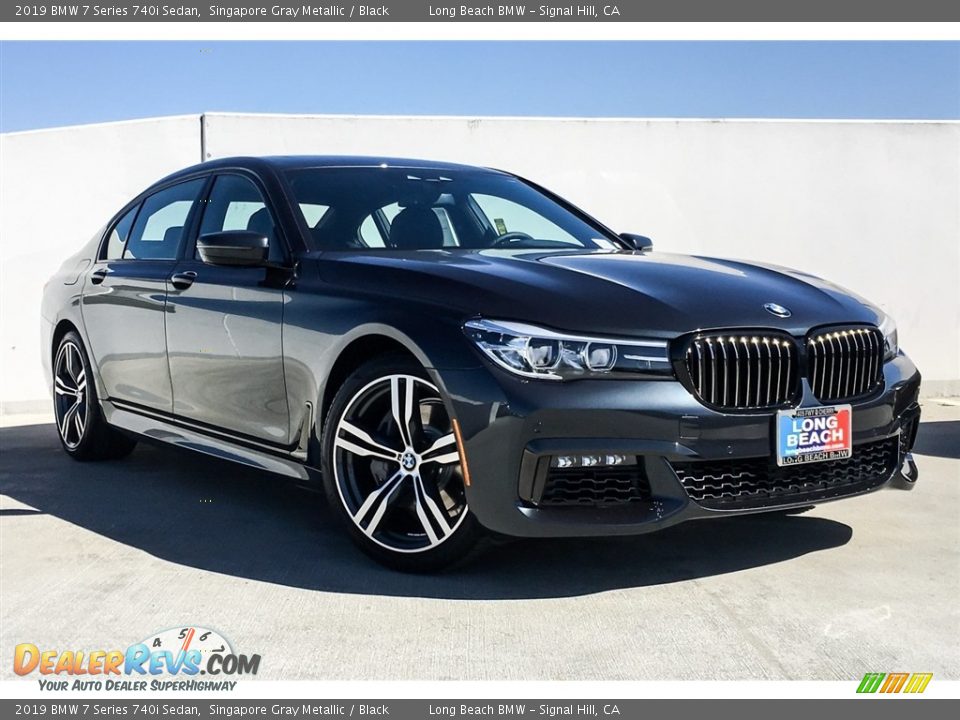 Front 3/4 View of 2019 BMW 7 Series 740i Sedan Photo #12