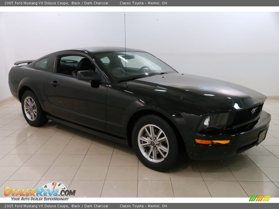 2005 Ford Mustang V6 Deluxe Coupe Black / Dark Charcoal Photo #1