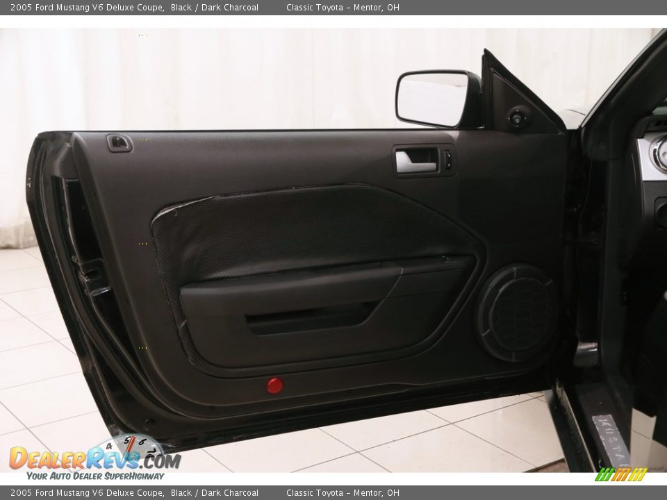 2005 Ford Mustang V6 Deluxe Coupe Black / Dark Charcoal Photo #4