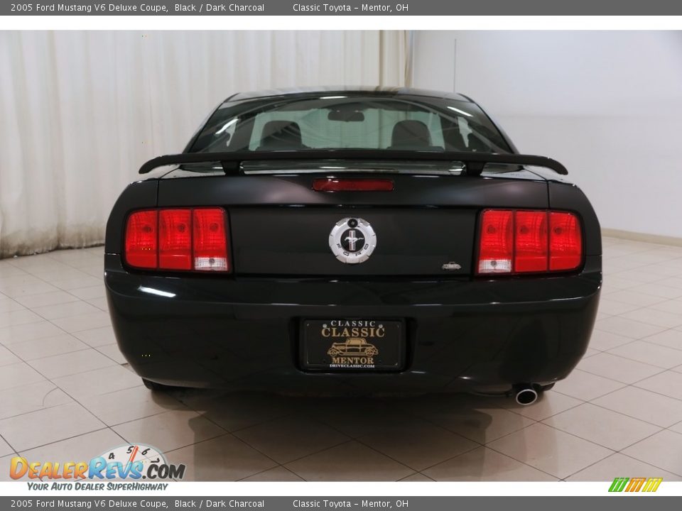 2005 Ford Mustang V6 Deluxe Coupe Black / Dark Charcoal Photo #17