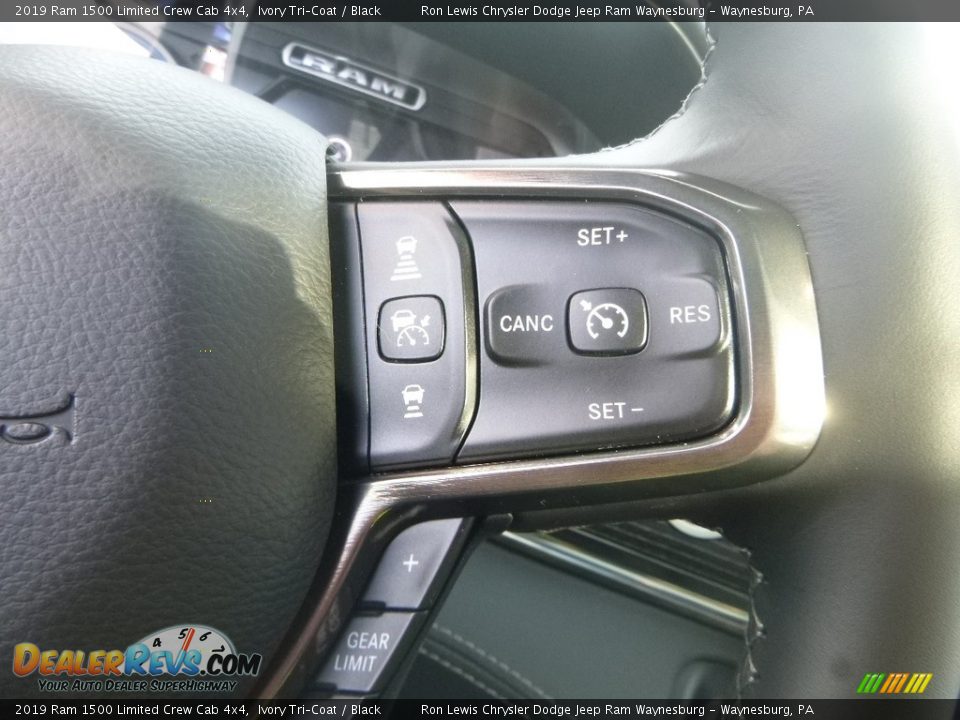 2019 Ram 1500 Limited Crew Cab 4x4 Ivory Tri–Coat / Black Photo #17