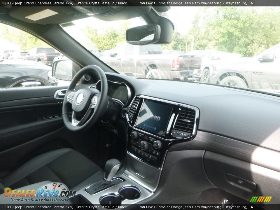 2019 Jeep Grand Cherokee Laredo 4x4 Granite Crystal Metallic / Black Photo #10