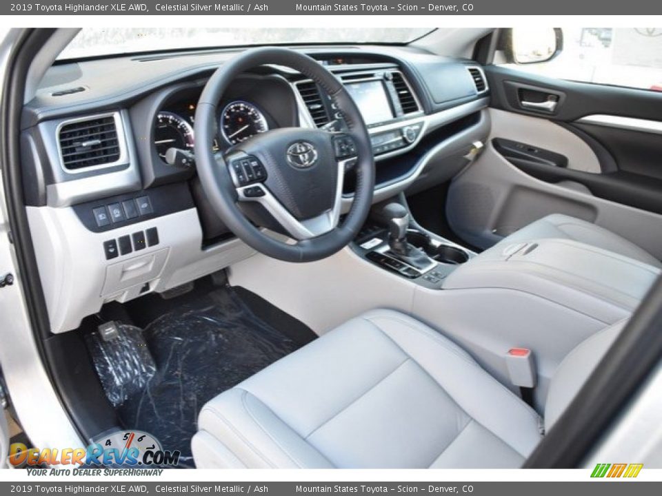 Ash Interior - 2019 Toyota Highlander XLE AWD Photo #5