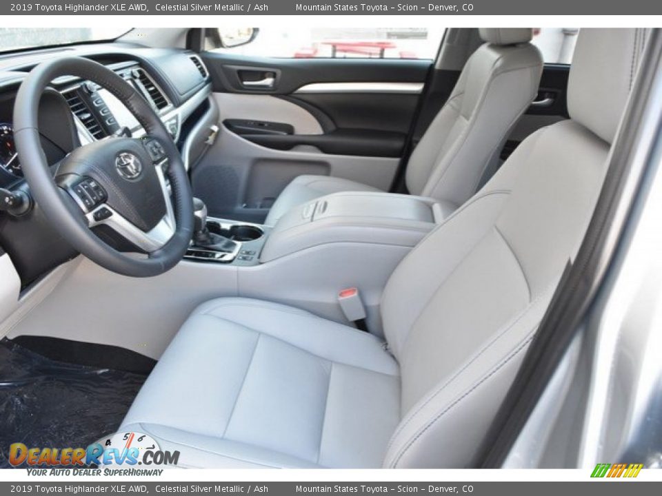 Front Seat of 2019 Toyota Highlander XLE AWD Photo #6