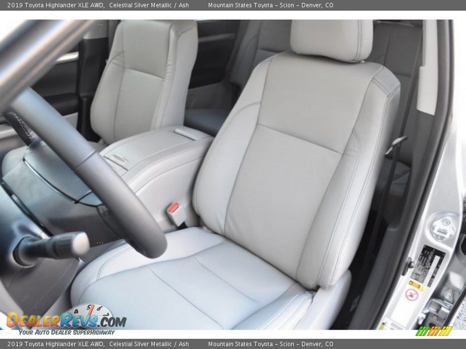 Front Seat of 2019 Toyota Highlander XLE AWD Photo #7