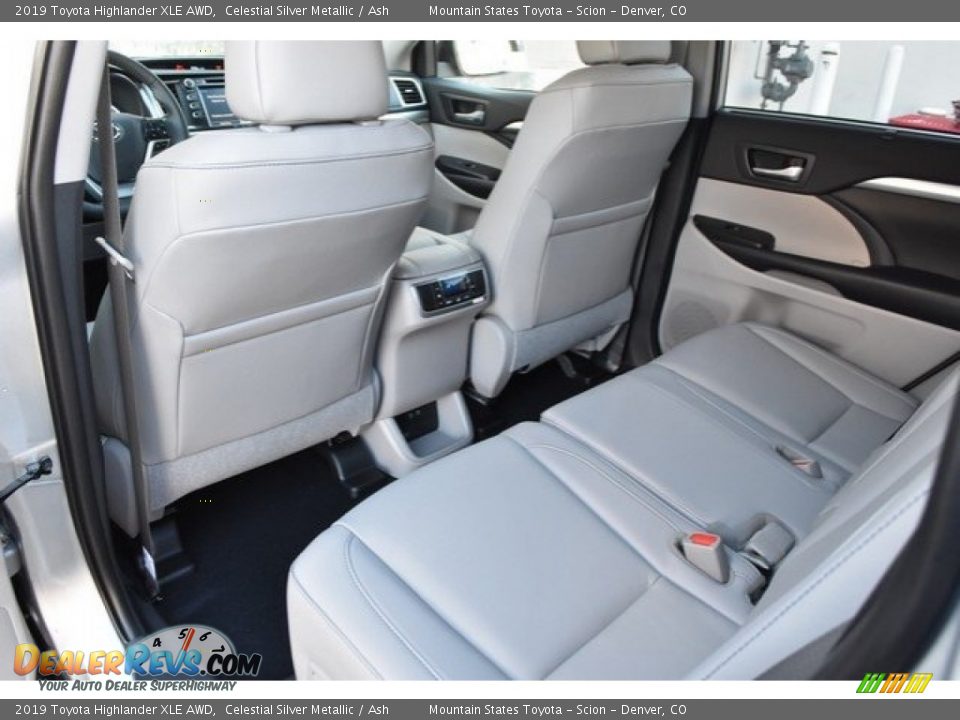 Rear Seat of 2019 Toyota Highlander XLE AWD Photo #14