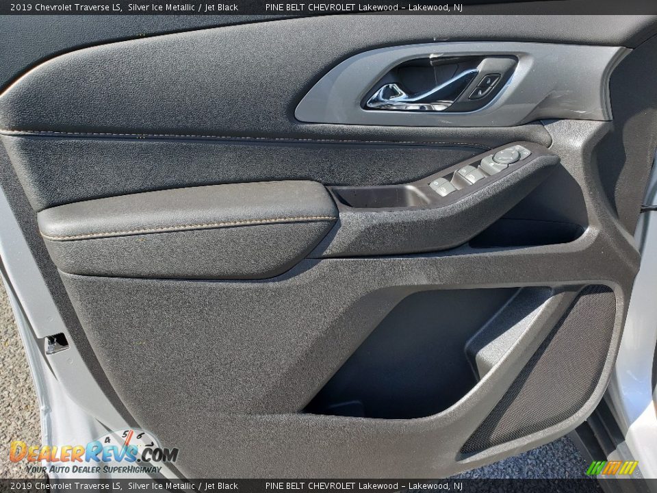2019 Chevrolet Traverse LS Silver Ice Metallic / Jet Black Photo #8