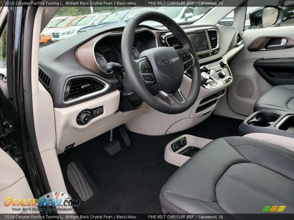 2019 Chrysler Pacifica Touring L Brilliant Black Crystal Pearl / Black/Alloy Photo #7