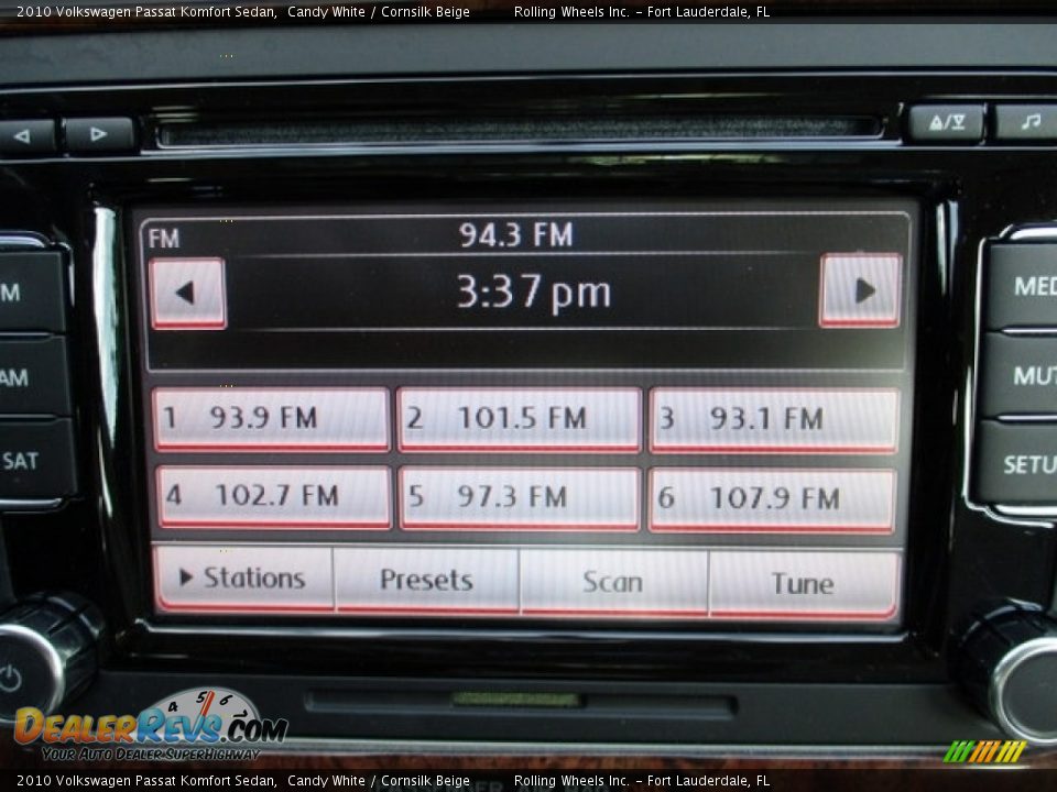 2010 Volkswagen Passat Komfort Sedan Candy White / Cornsilk Beige Photo #16