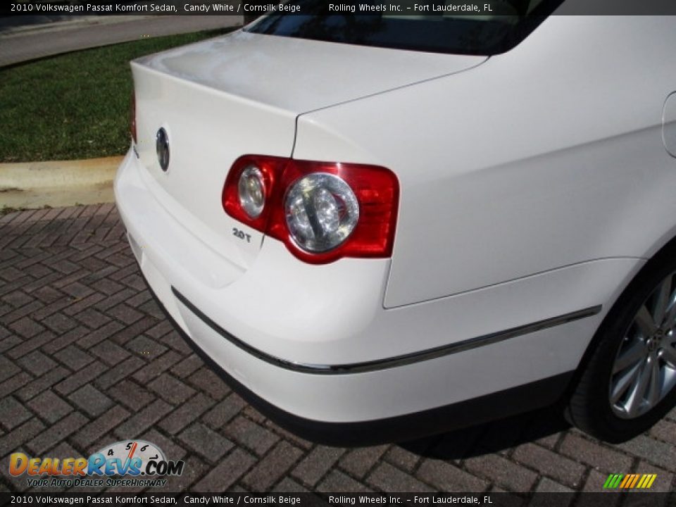 2010 Volkswagen Passat Komfort Sedan Candy White / Cornsilk Beige Photo #17