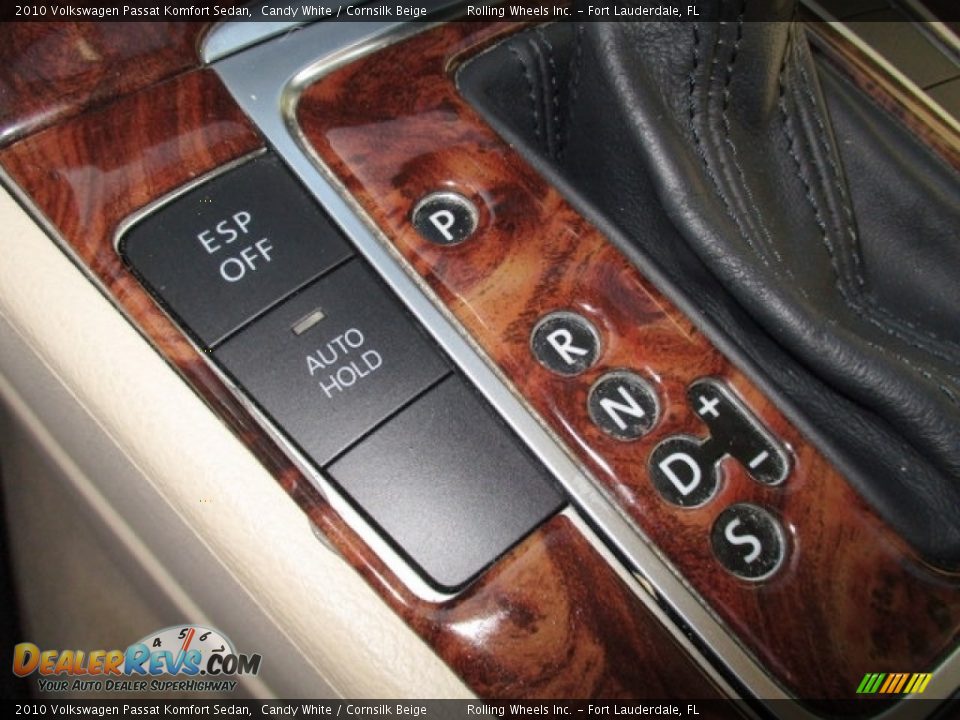 2010 Volkswagen Passat Komfort Sedan Candy White / Cornsilk Beige Photo #20