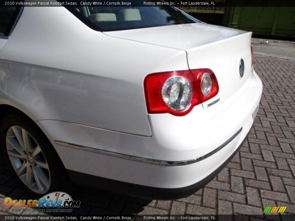 2010 Volkswagen Passat Komfort Sedan Candy White / Cornsilk Beige Photo #21