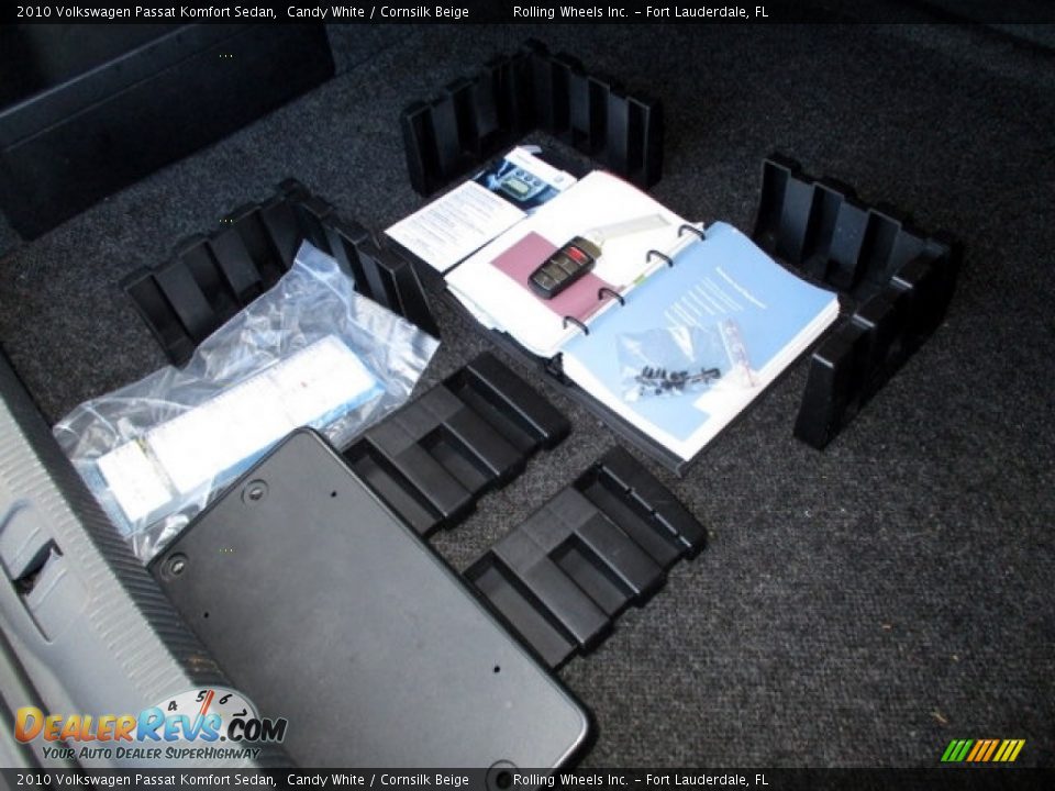 2010 Volkswagen Passat Komfort Sedan Candy White / Cornsilk Beige Photo #26