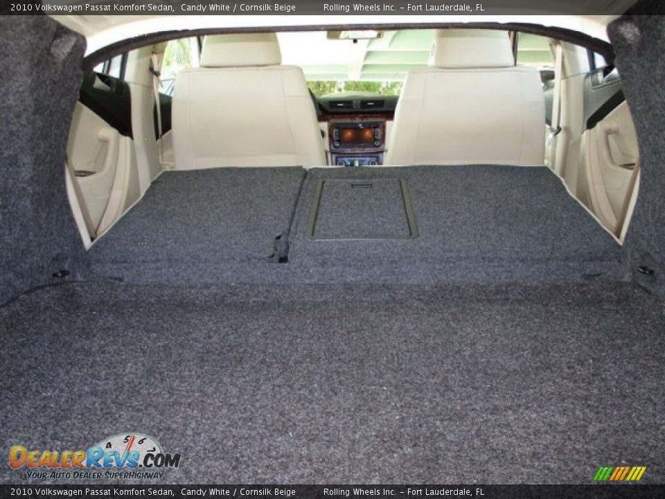 2010 Volkswagen Passat Komfort Sedan Candy White / Cornsilk Beige Photo #30