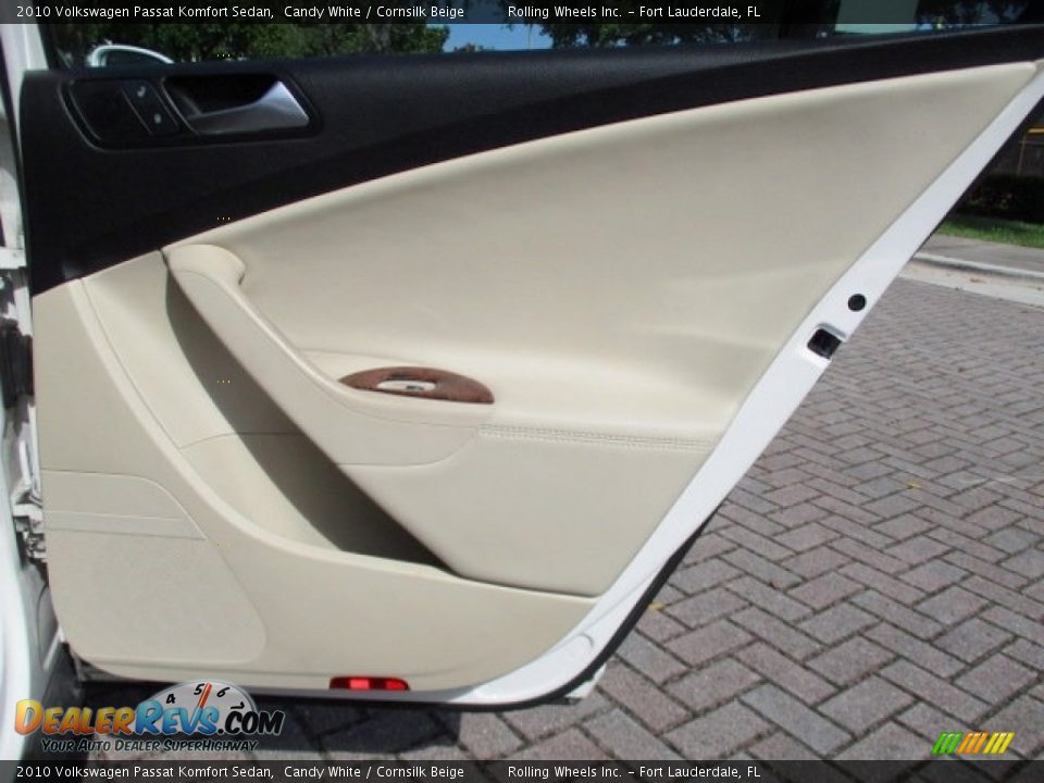 2010 Volkswagen Passat Komfort Sedan Candy White / Cornsilk Beige Photo #32