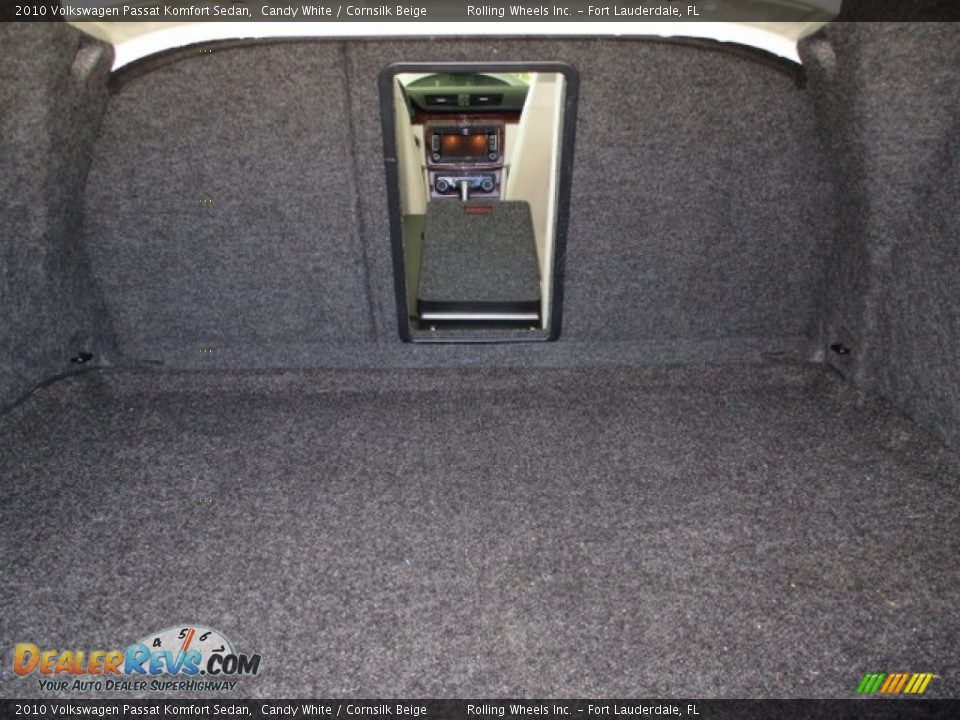 2010 Volkswagen Passat Komfort Sedan Candy White / Cornsilk Beige Photo #33