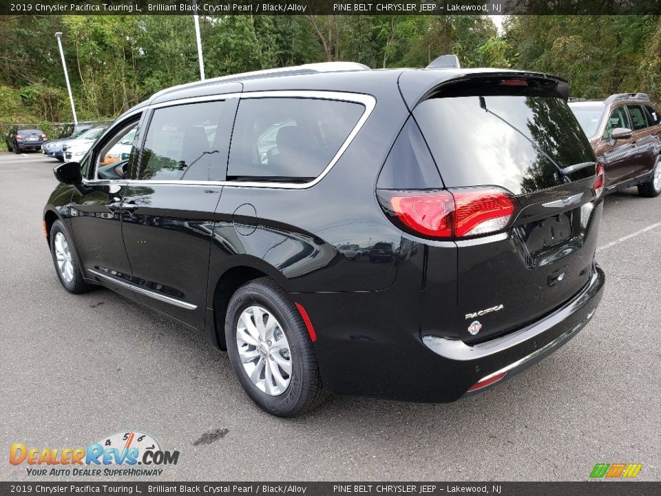 2019 Chrysler Pacifica Touring L Brilliant Black Crystal Pearl / Black/Alloy Photo #4