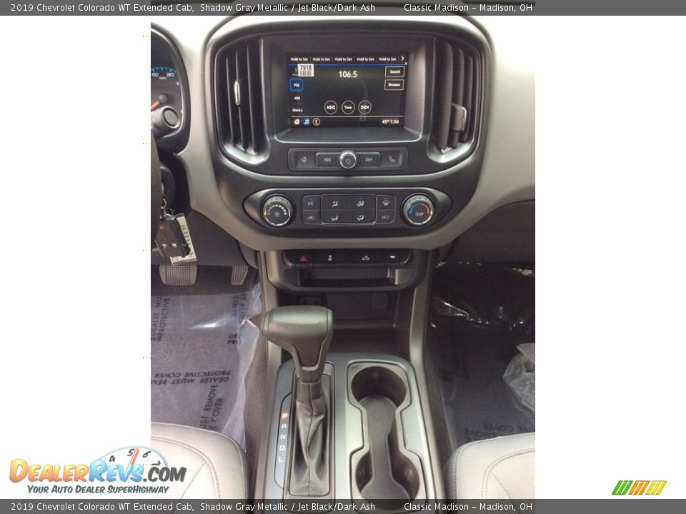 Controls of 2019 Chevrolet Colorado WT Extended Cab Photo #13