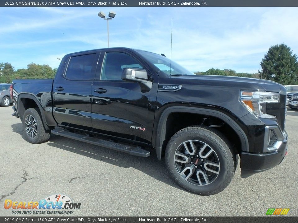 Front 3/4 View of 2019 GMC Sierra 1500 AT4 Crew Cab 4WD Photo #3