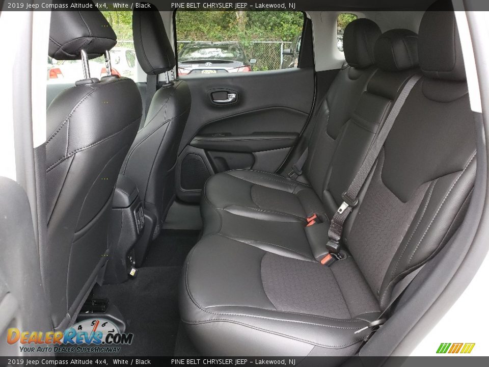 2019 Jeep Compass Altitude 4x4 White / Black Photo #6