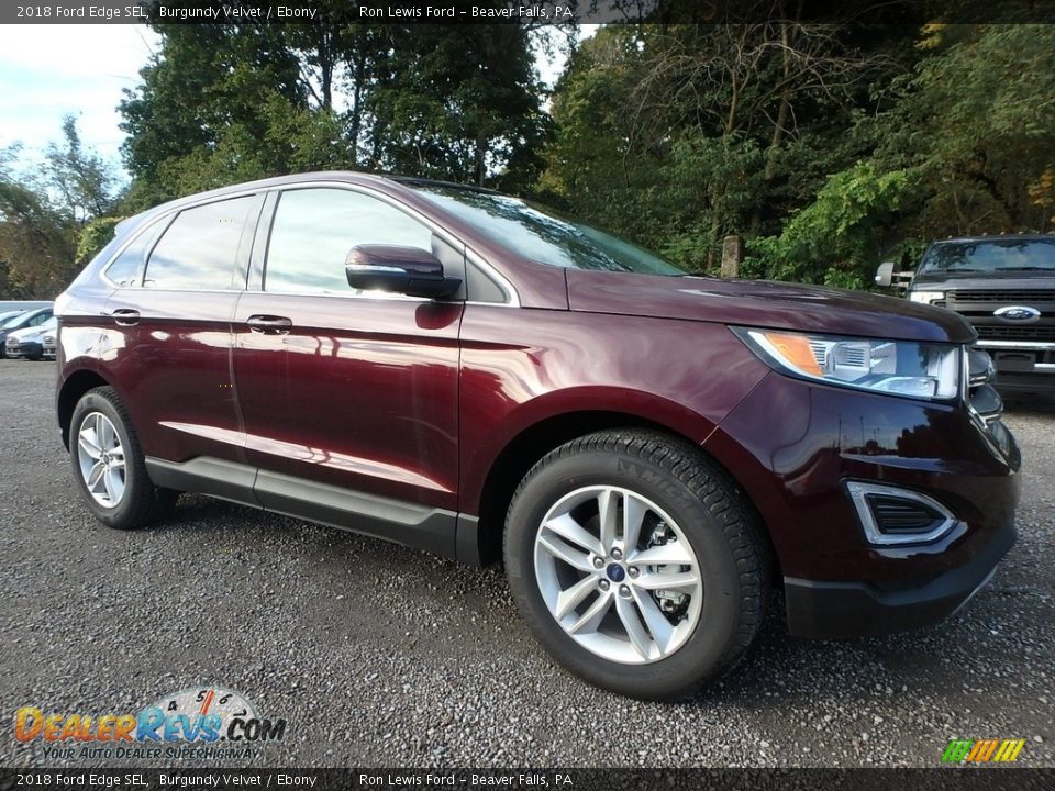 Front 3/4 View of 2018 Ford Edge SEL Photo #9