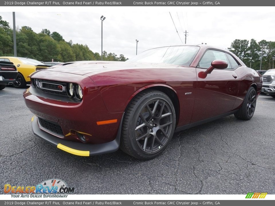 Front 3/4 View of 2019 Dodge Challenger R/T Plus Photo #3