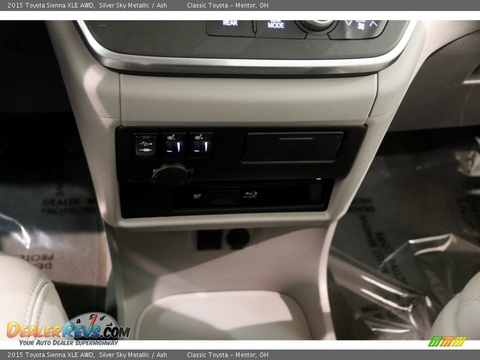 2015 Toyota Sienna XLE AWD Silver Sky Metallic / Ash Photo #16