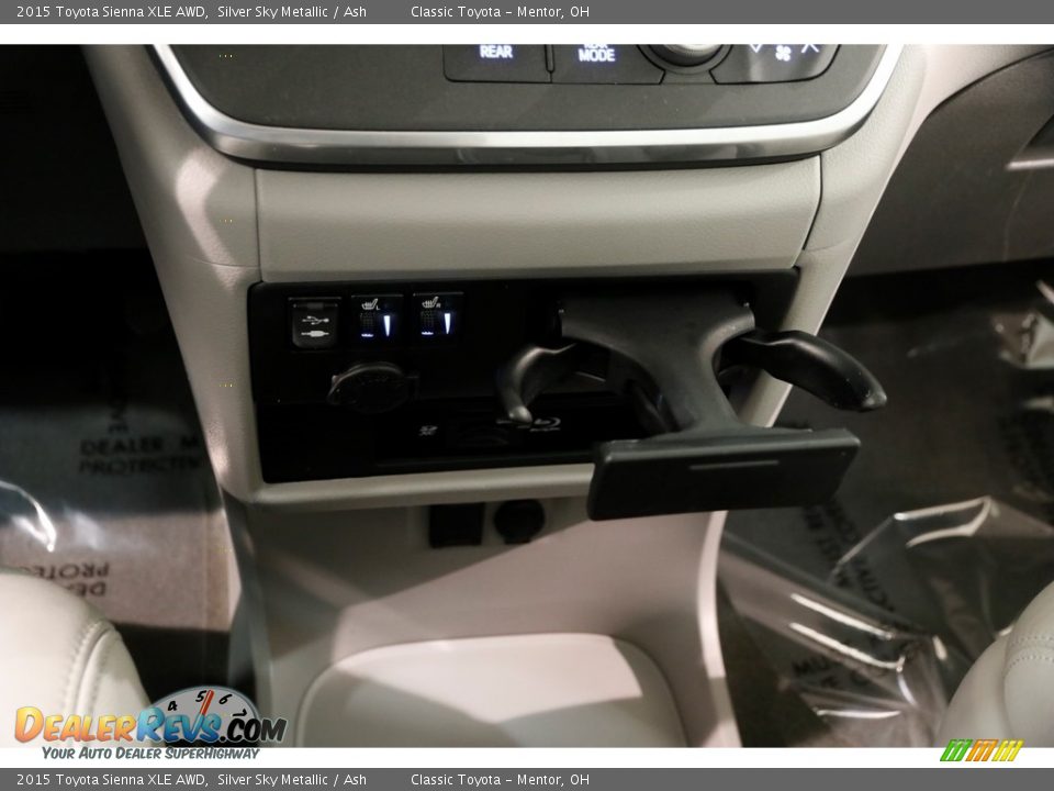 2015 Toyota Sienna XLE AWD Silver Sky Metallic / Ash Photo #17