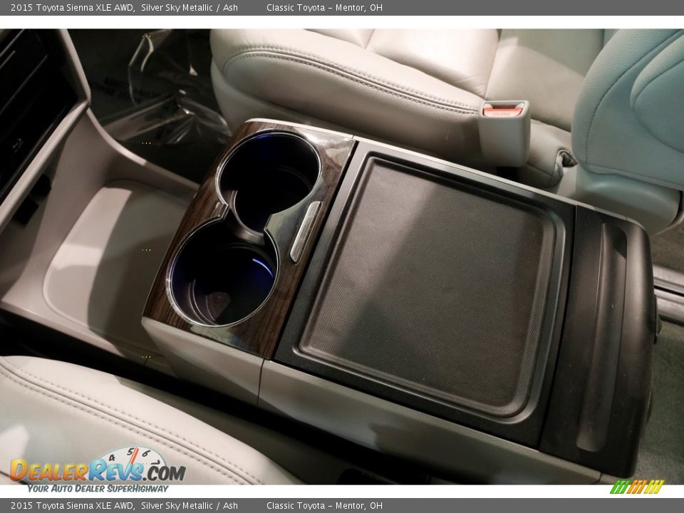 2015 Toyota Sienna XLE AWD Silver Sky Metallic / Ash Photo #18