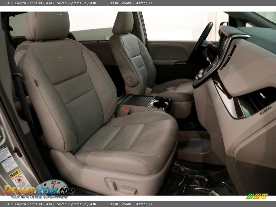 2015 Toyota Sienna XLE AWD Silver Sky Metallic / Ash Photo #19