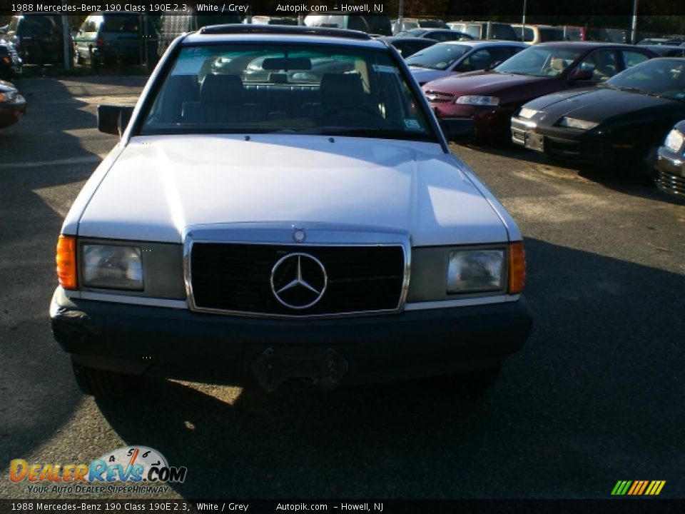 1988 Mercedes-Benz 190 Class 190E 2.3 White / Grey Photo #2