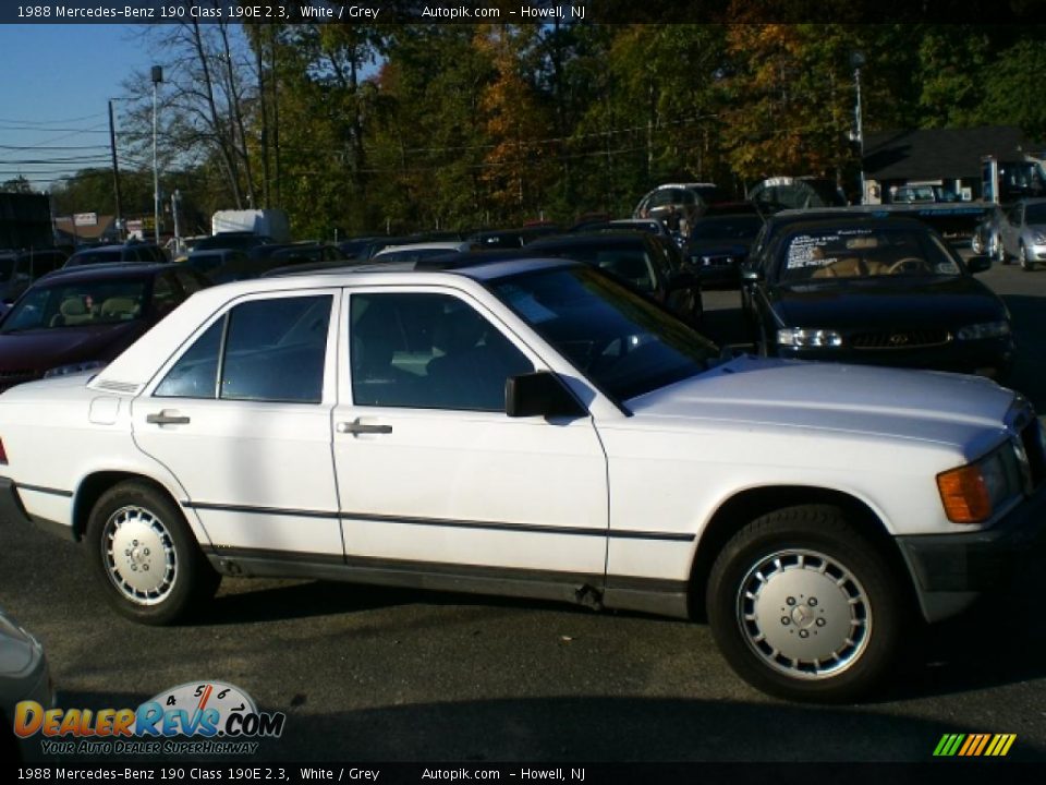 1988 Mercedes-Benz 190 Class 190E 2.3 White / Grey Photo #5