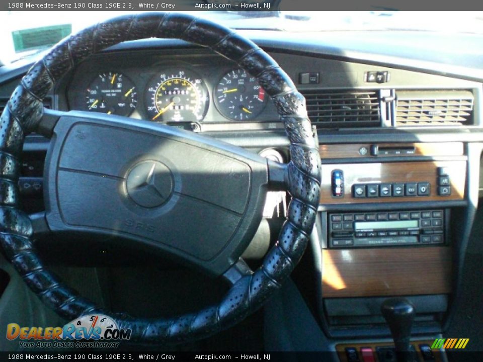 1988 Mercedes-Benz 190 Class 190E 2.3 White / Grey Photo #11