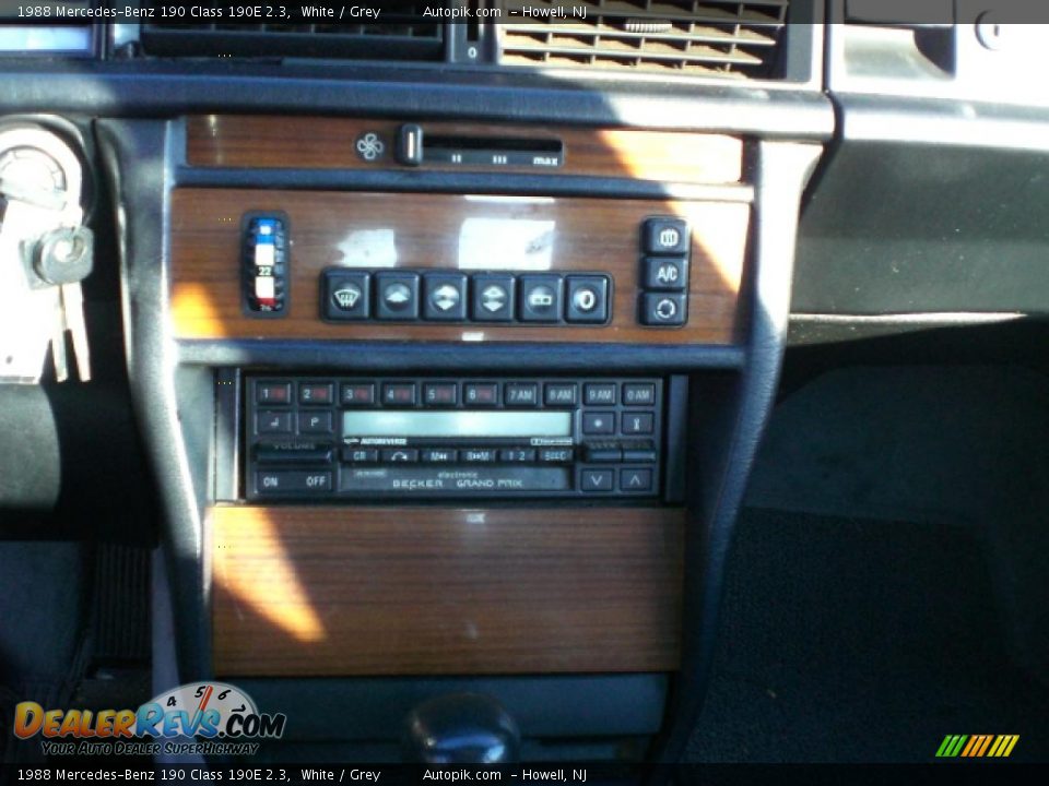 1988 Mercedes-Benz 190 Class 190E 2.3 White / Grey Photo #14