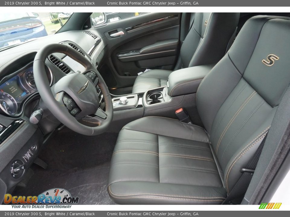 Caramel/Black Interior - 2019 Chrysler 300 S Photo #4