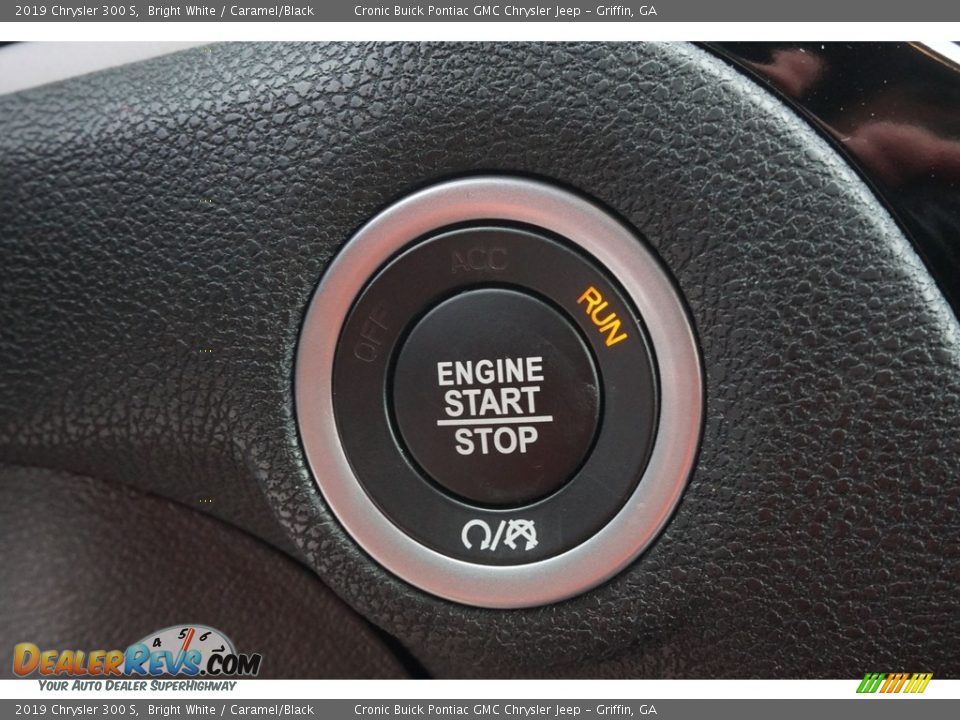 Controls of 2019 Chrysler 300 S Photo #7