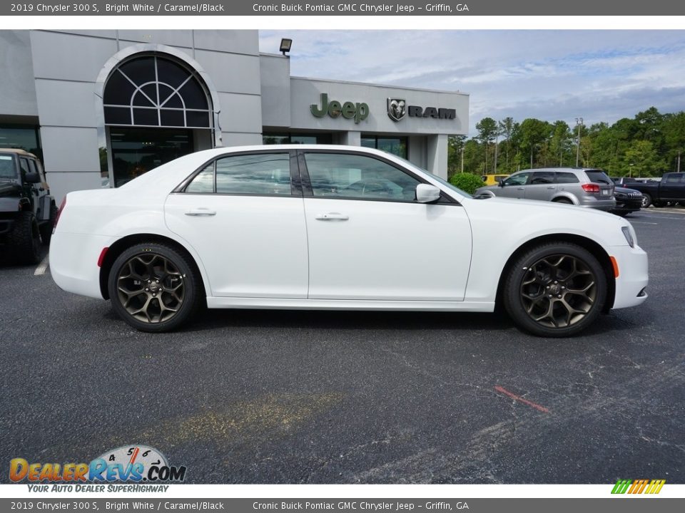 Bright White 2019 Chrysler 300 S Photo #10