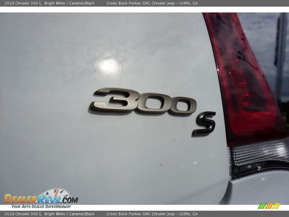 2019 Chrysler 300 S Logo Photo #14
