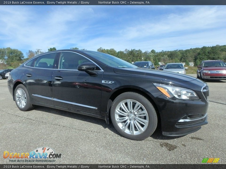 Front 3/4 View of 2019 Buick LaCrosse Essence Photo #3