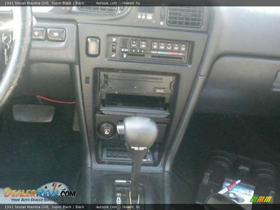 1991 Nissan Maxima GXE Super Black / Black Photo #13