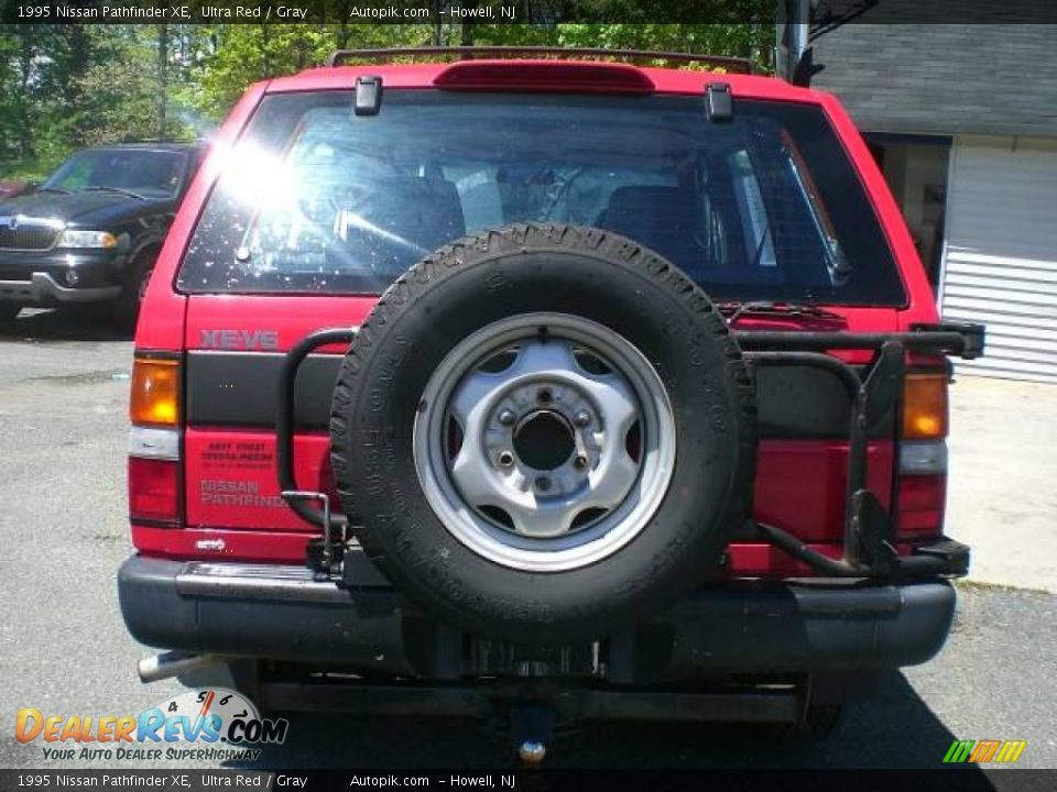 1995 Nissan Pathfinder XE Ultra Red / Gray Photo #6