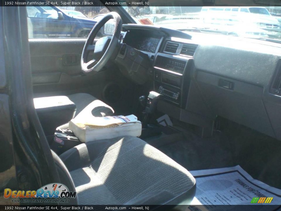 1992 Nissan Pathfinder SE 4x4 Super Black / Black Photo #10