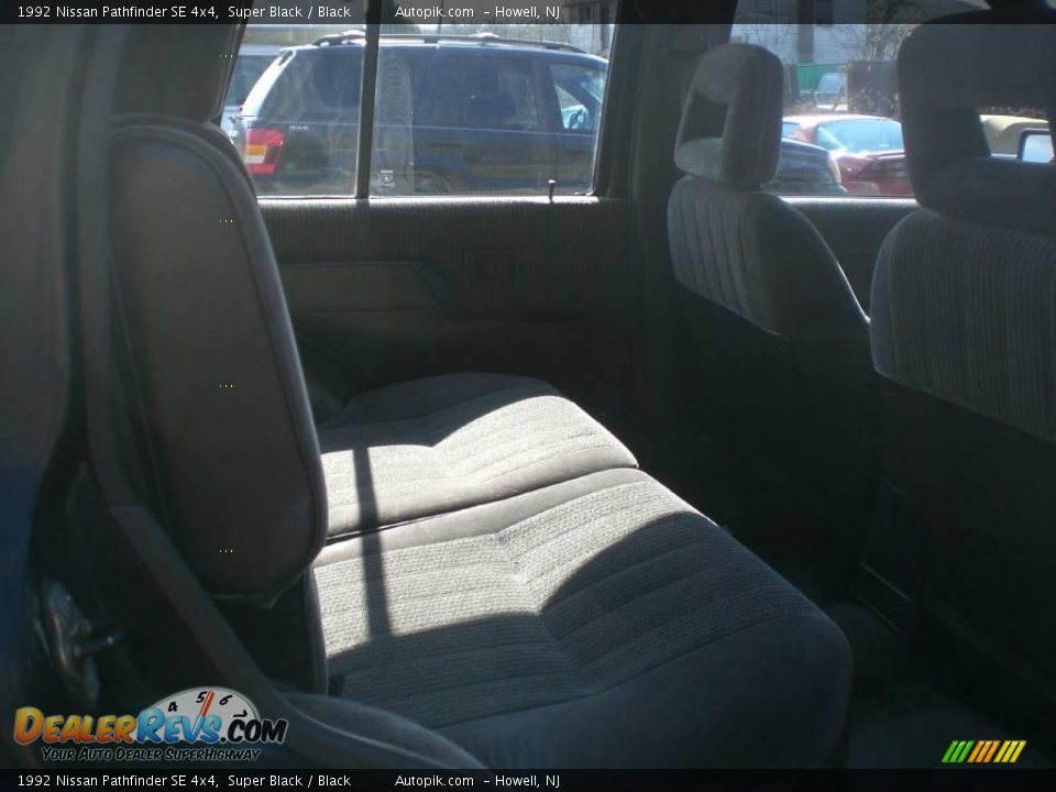 1992 Nissan Pathfinder SE 4x4 Super Black / Black Photo #11