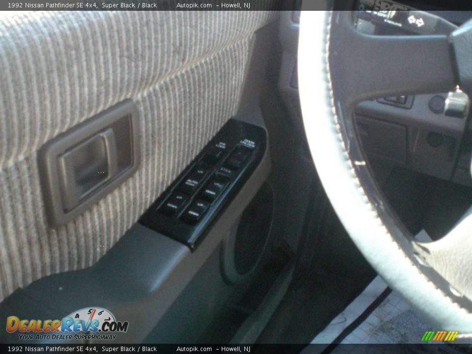 1992 Nissan Pathfinder SE 4x4 Super Black / Black Photo #15