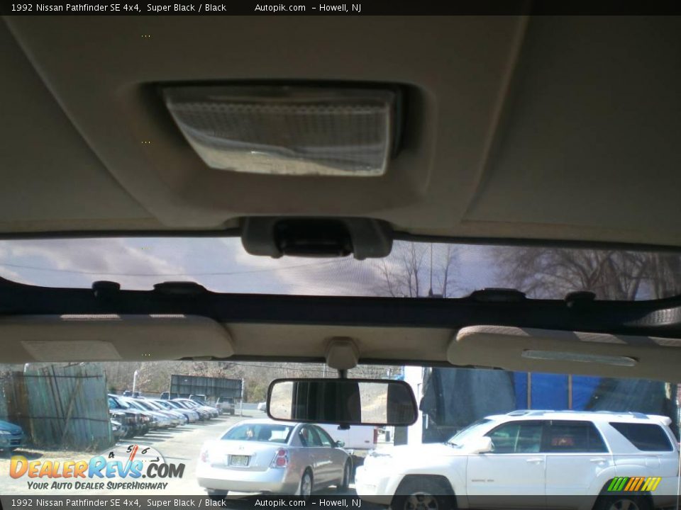 1992 Nissan Pathfinder SE 4x4 Super Black / Black Photo #17