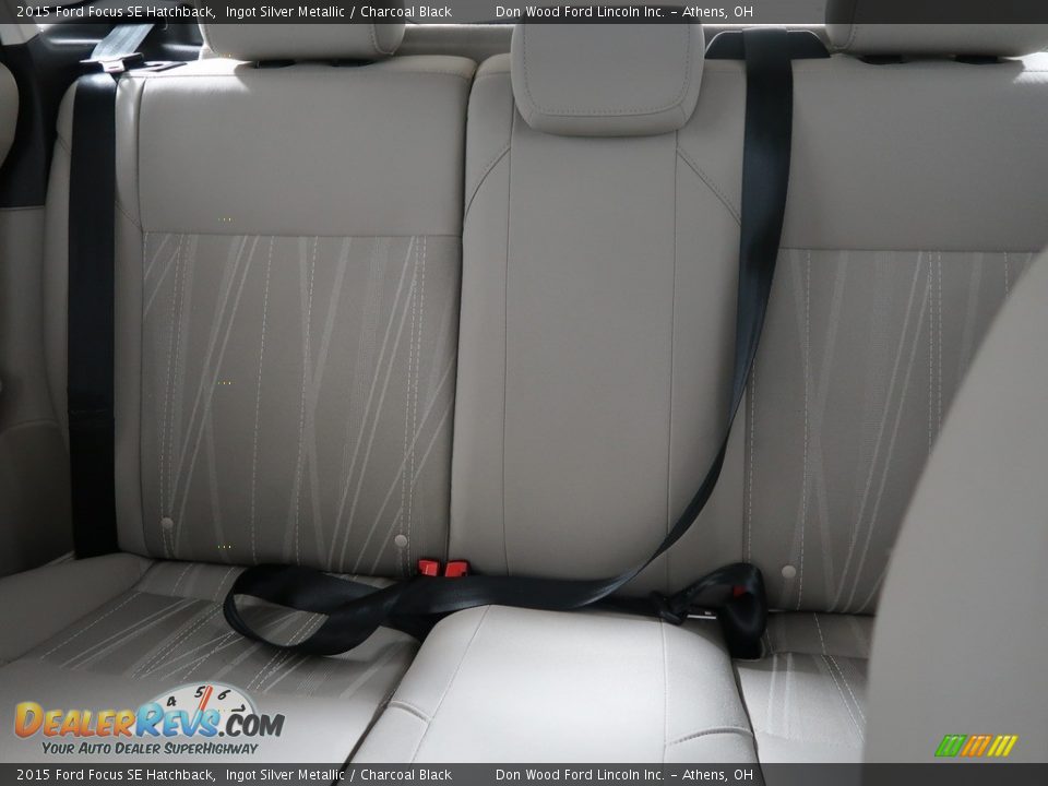 2015 Ford Focus SE Hatchback Ingot Silver Metallic / Charcoal Black Photo #23