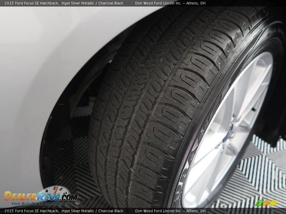 2015 Ford Focus SE Hatchback Ingot Silver Metallic / Charcoal Black Photo #24