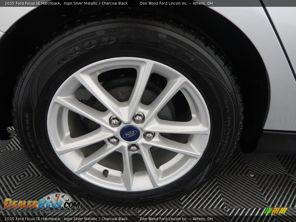 2015 Ford Focus SE Hatchback Ingot Silver Metallic / Charcoal Black Photo #26